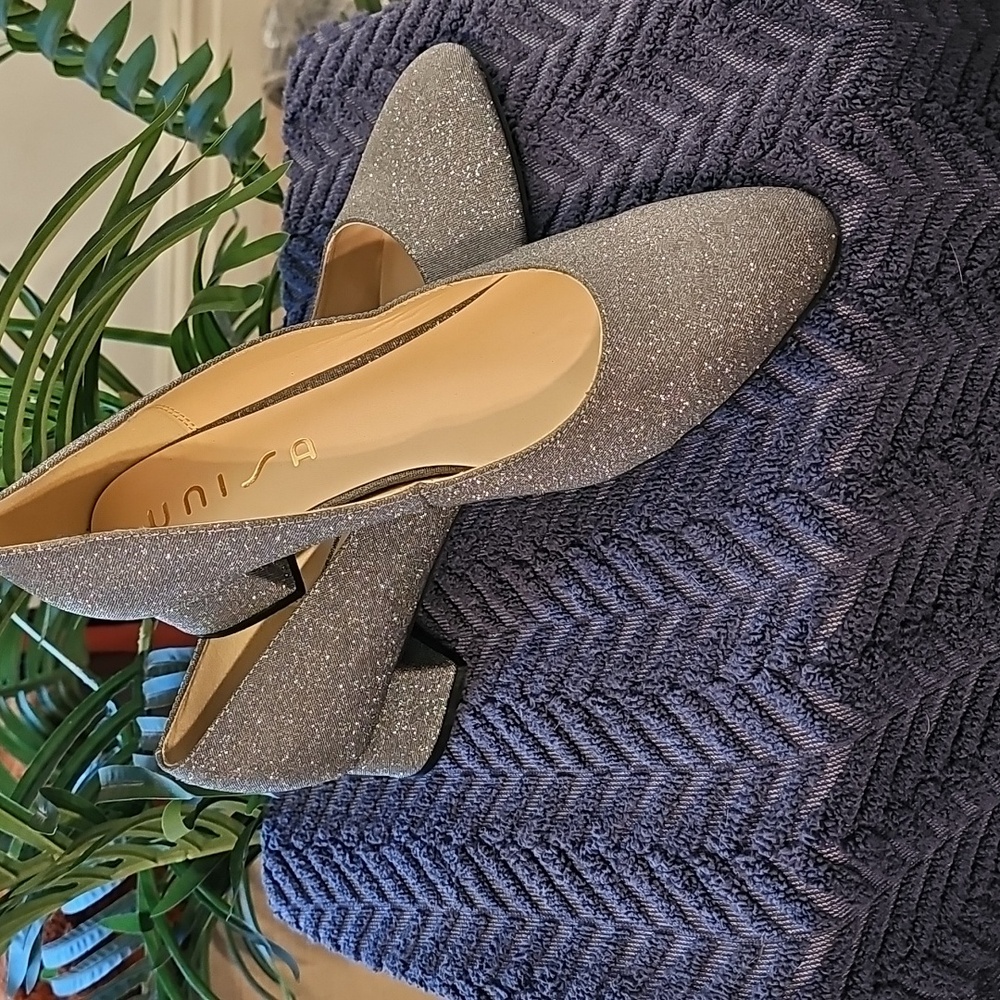 Unisa Women's Sparkling Silver Flats